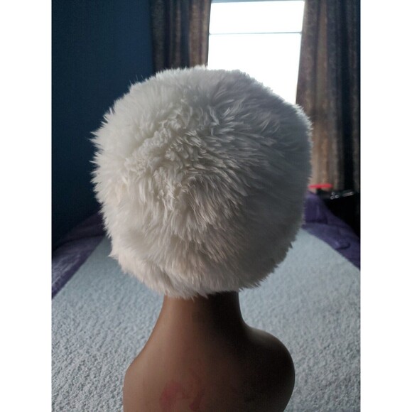 Women's White One Size Fits Most Faux Fur Cloche Hat - Picture 5 of 8
